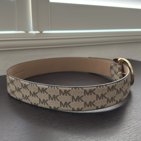 Like new Michael Kors brown / tan logo belt with gold buckle - Picture 6 of 7